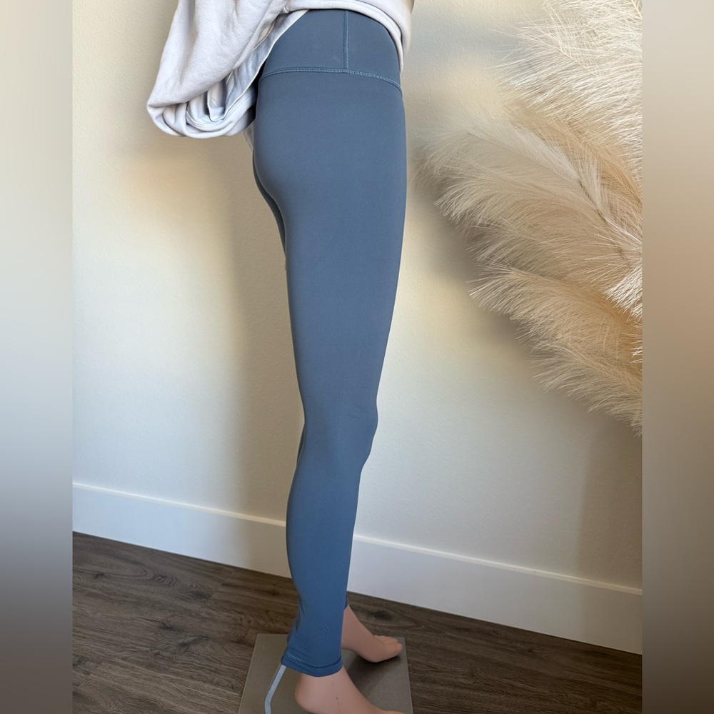Lululemon leggings in size 4 - Picture 2 of 4